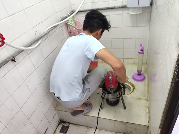 沙河口肥皂掉到马桶里把马桶堵住了怎么办？马桶堵住了怎么办