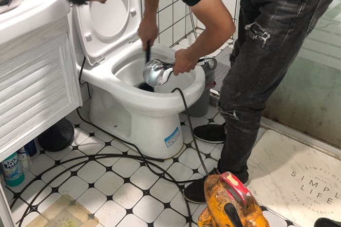 沙河口马桶堵塞自己疏通还是找师傅?专业上门服务让你省时更省心